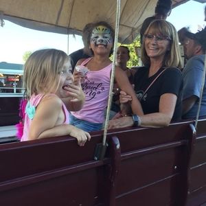 Meet your Posher, Gloria